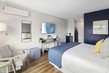 Deluxe Room, 1 King Bed, Harbor View