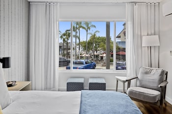 Deluxe Room, 2 Queen Beds, Harbor View