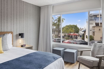 Deluxe Room, 1 King Bed, Harbor View