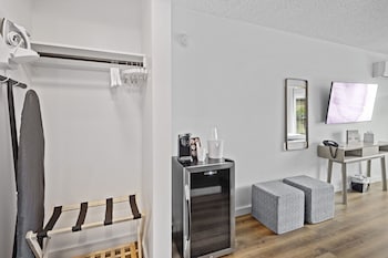 Deluxe Room, 2 Queen Beds, Harbor View