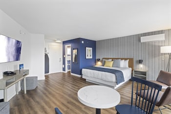 Premium Room, 1 King Bed, Kitchenette