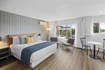 Premium Room, 1 King Bed, Kitchenette