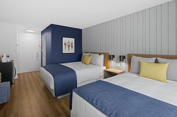 Standard Room, 2 Queen Beds, Poolside