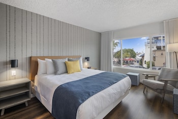 Deluxe Room, 1 King Bed, Harbor View