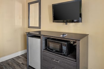 Standard Room, 1 Queen Bed