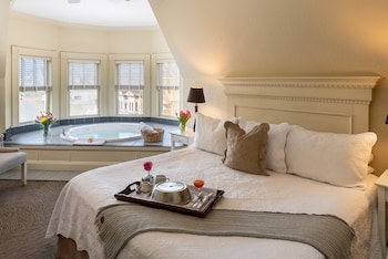 Grand King Suite 32