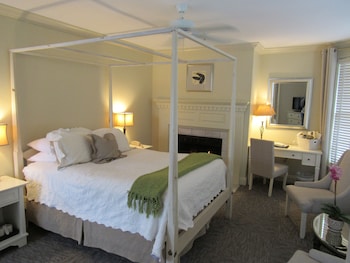Deluxe King Studio Suite 22