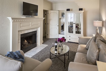 Grand King Suite 33