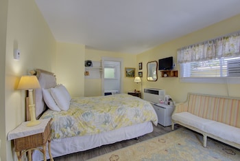 Room, Private Bathroom (Mockingbird)