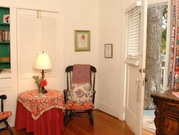 Room, Private Bathroom (Cardinal)