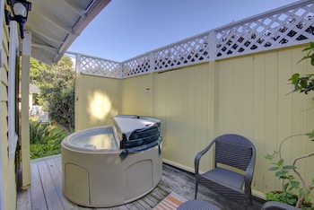 Room, Private Bathroom (Kingfisher)