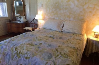 Room, Private Bathroom (Mockingbird)
