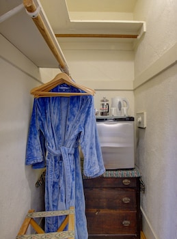 Room, Private Bathroom (Kingfisher)
