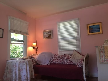 Room, Private Bathroom (Whippoorwill)