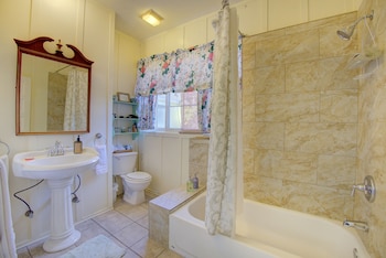 Room, Private Bathroom (Bobwhite)