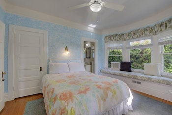 Room, Private Bathroom (Meadowlark)