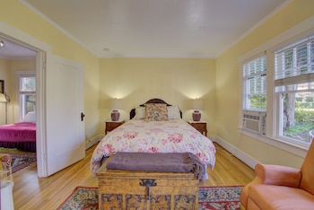 Room, Private Bathroom (Nightingale)