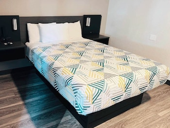 Standard Room, 1 Queen Bed, Accessible, Non Smoking