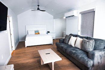 Palms Villa (Not Pet Friendly)