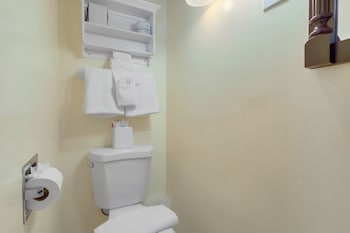 Petite Queen Room (Not Pet Friendly)