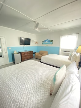 Two Queen Beds Private Bathroom Across Hallway (Not Pet Friendly)