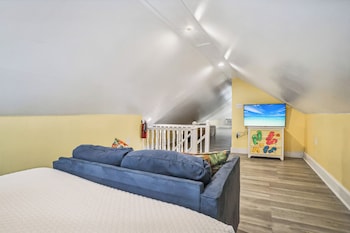 Bi-Level Suite (Not Pet Friendly)