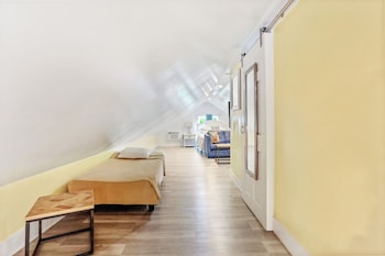 Bi-Level Suite (Not Pet Friendly)
