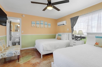 Standard Room, 2 Double Beds, Nonsmoking, Private Bathroom