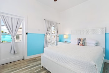 Standard Room, 1 Queen Bed, Non Smoking, Private Bathroom