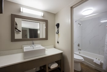 Deluxe Room, 2 Queen Beds (Smoke Free)
