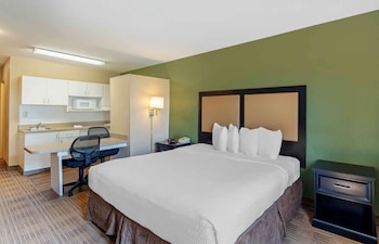 Studio, 1 King Bed, Non Smoking