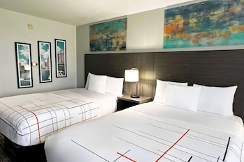 Room, 2 Queen Beds, Accessible, Non Smoking (Mobility/Hearing, Tub w/Grab Bars)