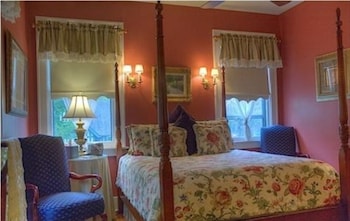 Deluxe Room, 1 Queen Bed, Jetted Tub