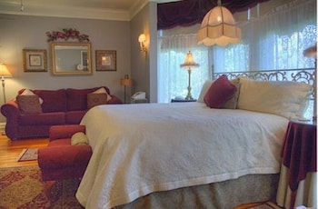 Deluxe Room, 1 King Bed, Jetted Tub