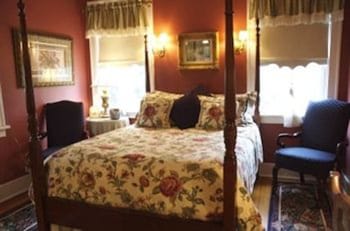 Deluxe Room, 1 Queen Bed, Jetted Tub