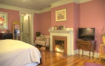 Deluxe Room, 1 King Bed, Fireplace