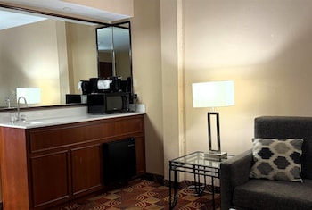 Deluxe Suite, 1 King Bed, Non Smoking, Executive Level
