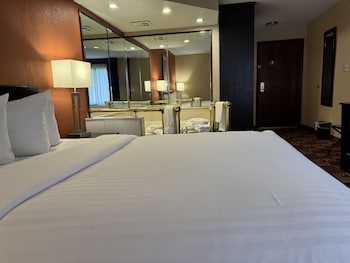 Upgraded, Room, 1 Queen Bed, Non Smoking, Jetted Tub