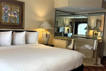 Executive Suite, 1 King Bed, Non Smoking, Jetted Tub (2 Rooms)