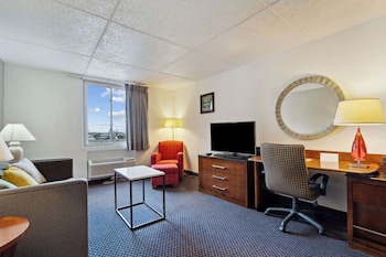 Suite, 1 King Bed, Accessible, Non Smoking
