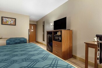 Standard Room, 2 Queen Beds, Non Smoking