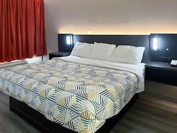 Deluxe Room, 1 King Bed, Non Smoking, Refrigerator & Microwave