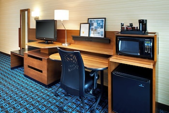 Room, 1 King Bed, Hearing Accessible (Roll-in Shower)