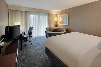 Room, 1 King Bed with Sofa bed, Hearing Accessible, Oceanfront