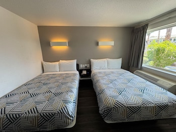 Standard Room, 2 Double Beds, Non Smoking