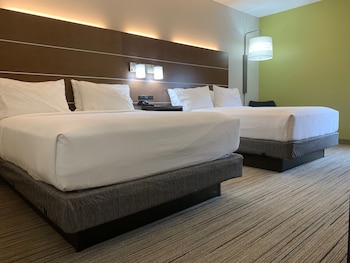 Standard Room, 2 Queen Beds, Accessible (Accessible Tub)