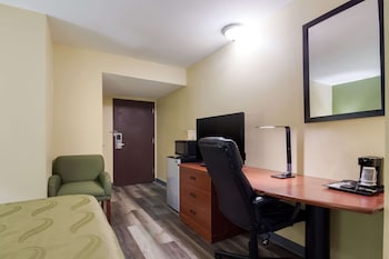 Standard Room, 1 Queen Bed, Accessible, Smoking