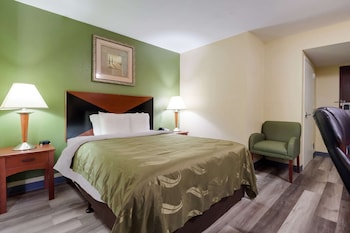 Standard Room, 1 Queen Bed, Accessible, Smoking
