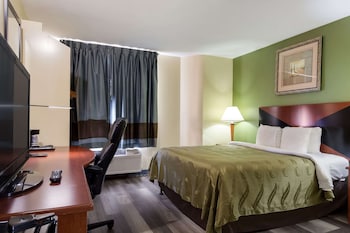 Standard Room, 1 Queen Bed, Accessible, Smoking