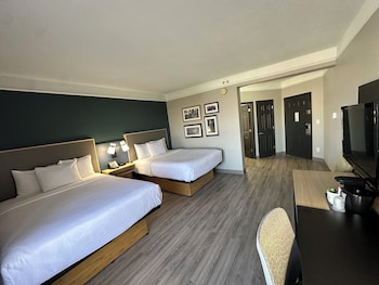 Deluxe Room, 2 Queen Beds, Non Smoking